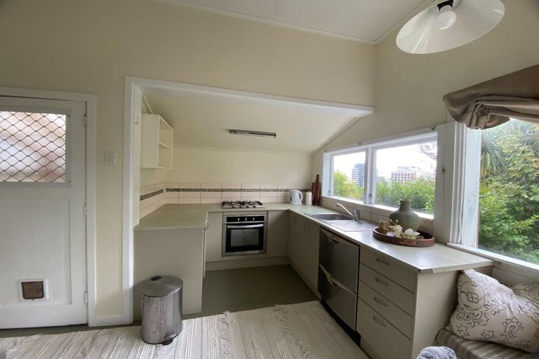 Photo of property in 57 Aurora Terrace, Kelburn, Wellington, 6012