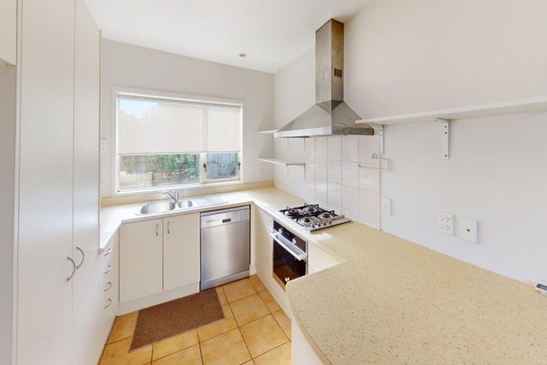 Photo of property in 74 Dress Circle, Newlands, Wellington, 6037