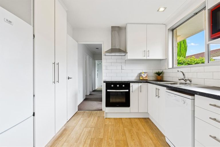 Photo of property in 2/51 Ambleside Drive, Burnside, Christchurch, 8053