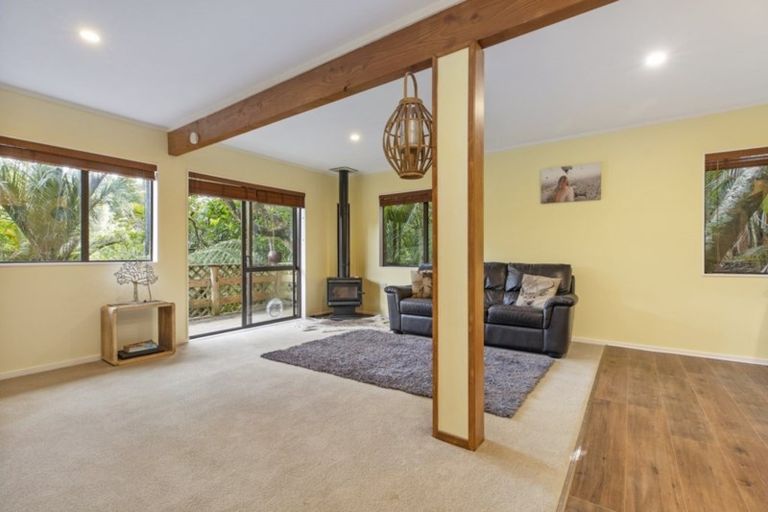 Photo of property in 11 Valley View Road, Titirangi, Auckland, 0604