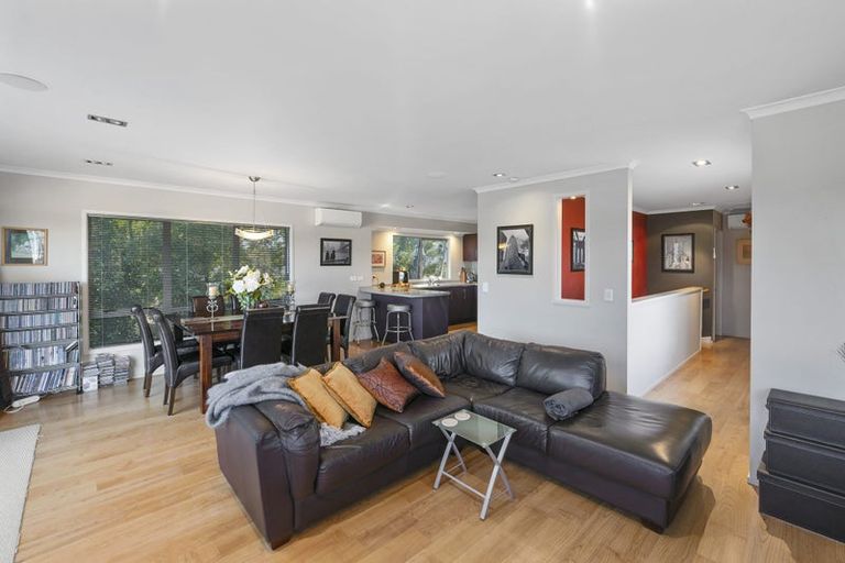 Photo of property in 20b Grand Vue Road, Kawaha Point, Rotorua, 3010