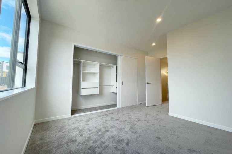 Photo of property in 23 Kuaha Road, Massey, Auckland, 0614
