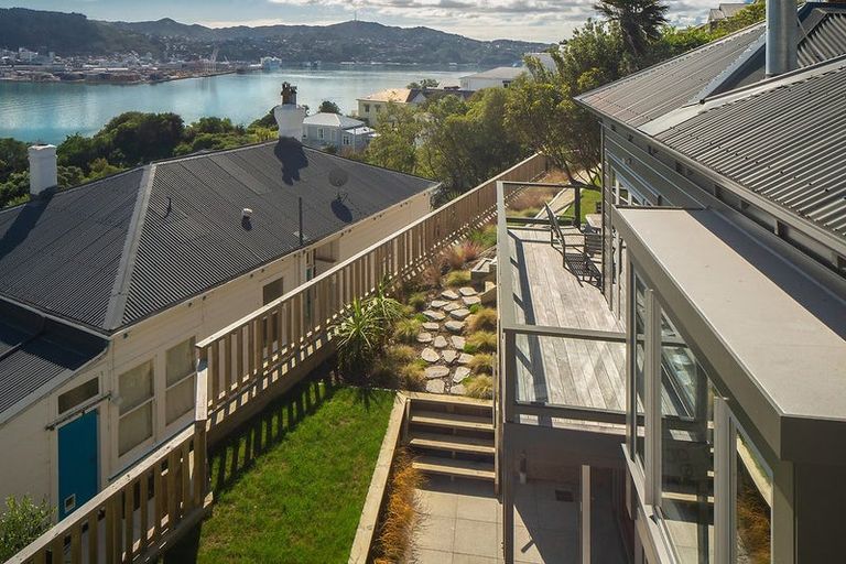 Photo of property in 62 The Crescent, Roseneath, Wellington, 6011