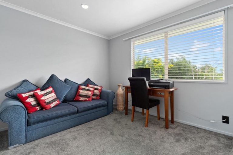 Photo of property in 2 Fernwater Place, Flagstaff, Hamilton, 3210