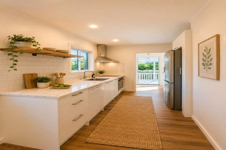 Photo of property in 5 Thomas Rea Place, Te Atatu South, Auckland, 0610