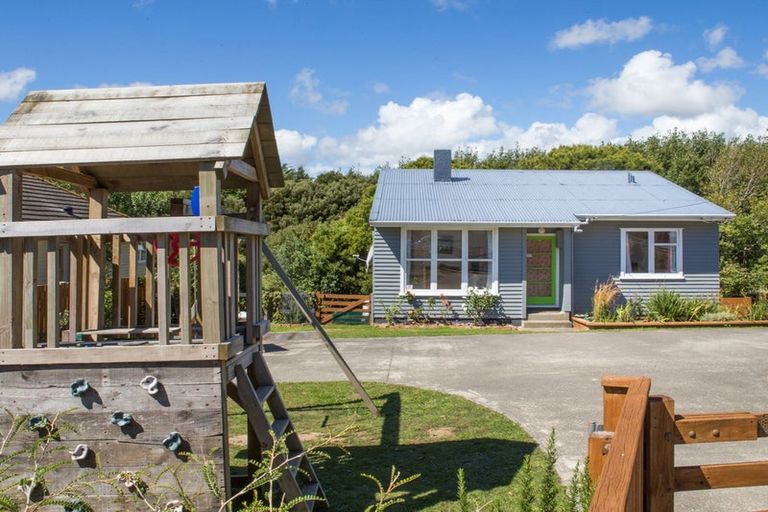 Photo of property in 165 Castor Crescent, Cannons Creek, Porirua, 5024