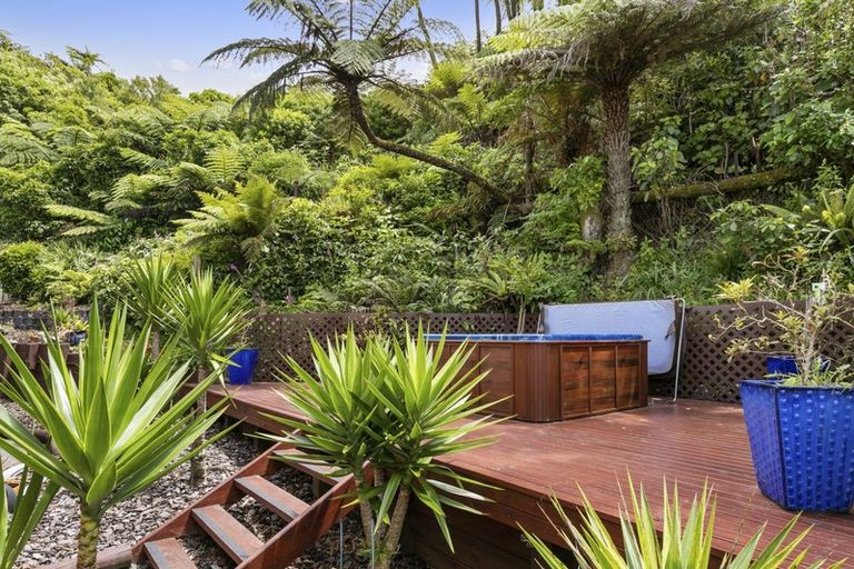 Photo of property in 14 Arahiwi Grove, Tirohanga, Lower Hutt, 5010