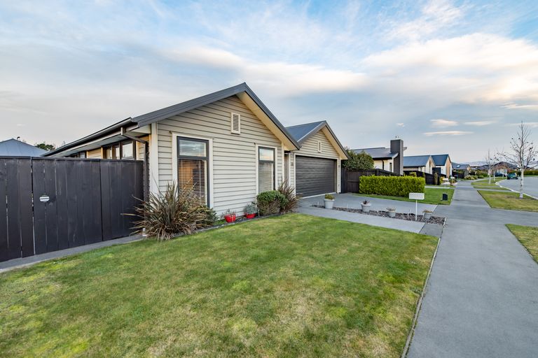 Photo of property in 28 Taiore Crescent, Marshland, Christchurch, 8083