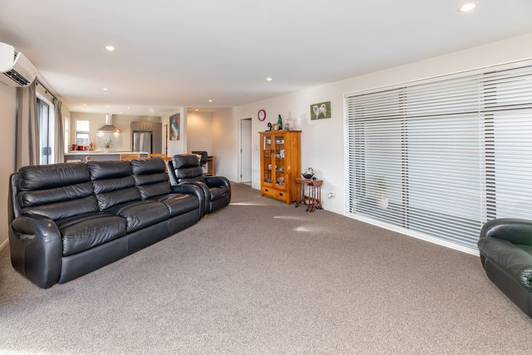 Photo of property in 28 Taiore Crescent, Marshland, Christchurch, 8083