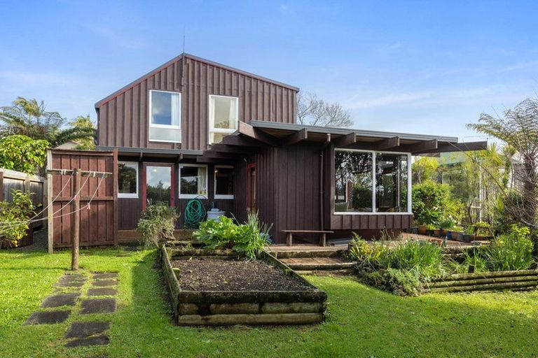 Photo of property in 18 Miraka Place, Birkenhead, Auckland, 0626