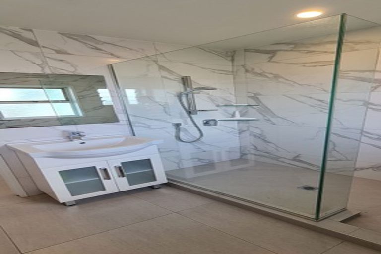 Photo of property in 2/52 Bentley Avenue, Glenfield, Auckland, 0629