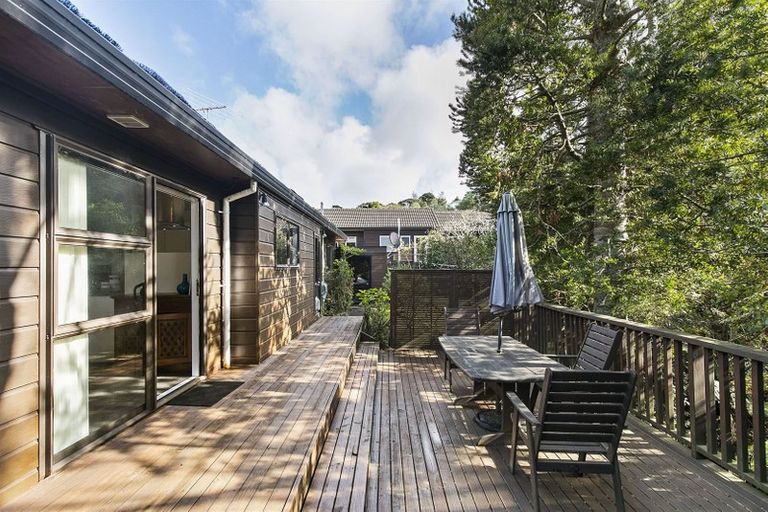 Photo of property in 18 Valecrest Place, Bayview, Auckland, 0629