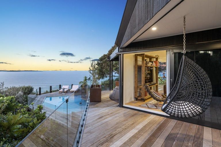 Photo of property in 86 Vipond Road, Stanmore Bay, Whangaparaoa, 0932