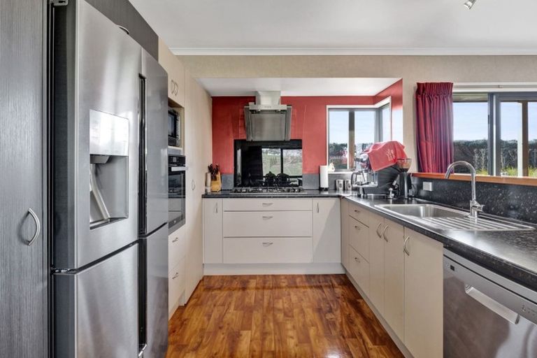 Photo of property in 16 Arthur Road, Paraite, New Plymouth, 4373