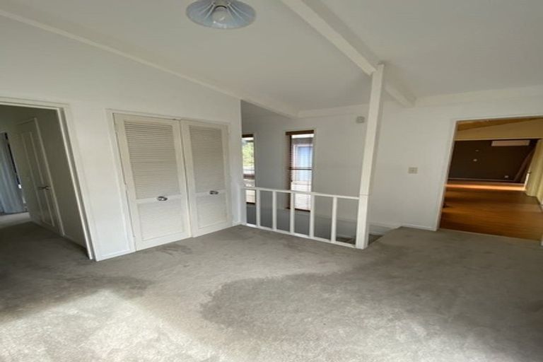Photo of property in 1/13 Saddleback Rise, Murrays Bay, Auckland, 0630