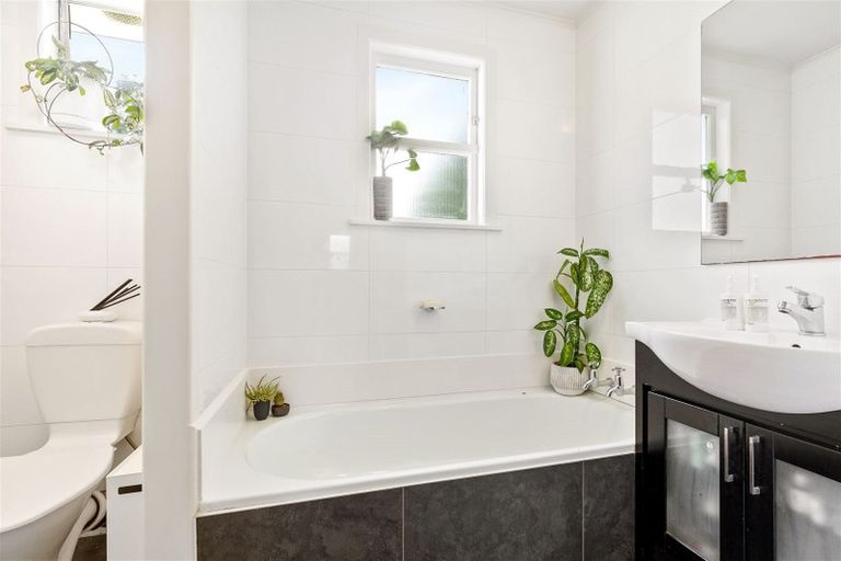 Photo of property in 9 Paewai Road, Glen Eden, Auckland, 0602