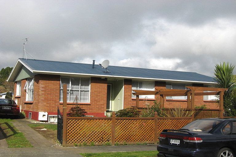 Photo of property in 17 Regent Place, Blagdon, New Plymouth, 4310