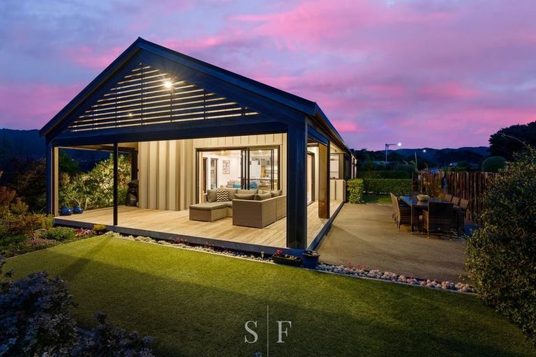 Photo of property in 14 Ferndale Drive, Waikanae, 5036