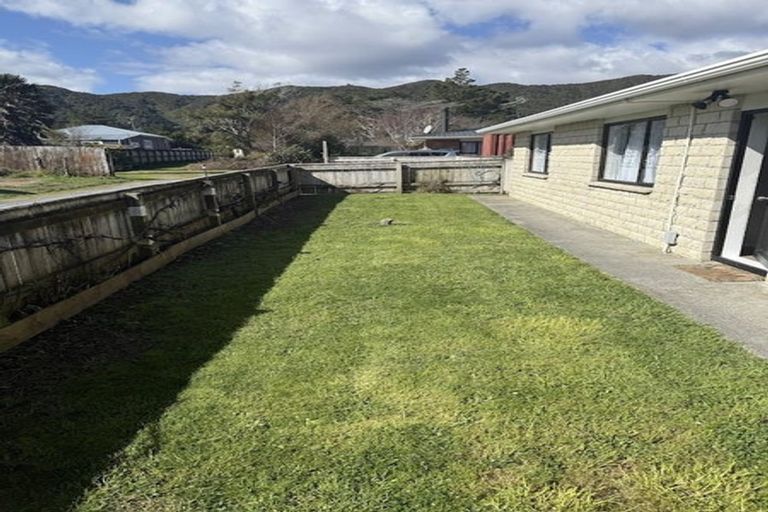Photo of property in 340 Wellington Road, Wainuiomata, Lower Hutt, 5014