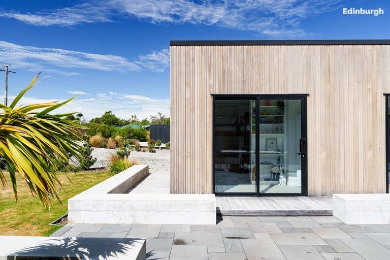 Photo of property in 1371 Taieri Mouth Road, Taieri Mouth, 9091