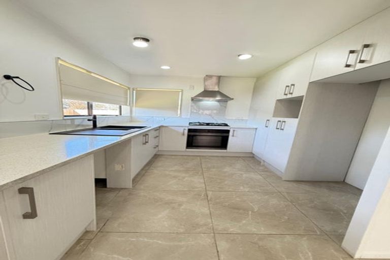 Photo of property in 2/13 Landscape Road, Papatoetoe, Auckland, 2025