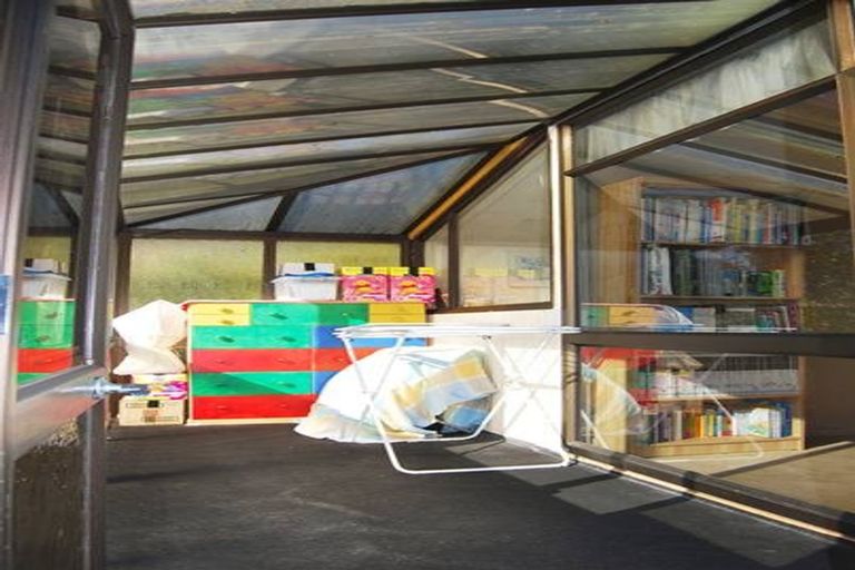 Photo of property in 1/6 Lyons Avenue, Murrays Bay, Auckland, 0630