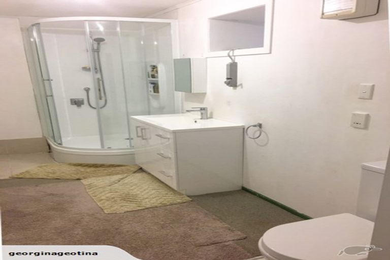 Photo of property in 37 Edgecombe Street, Newlands, Wellington, 6037