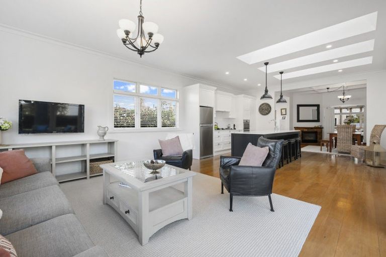 Photo of property in 7 Bruce Street, Northcote Point, Auckland, 0627