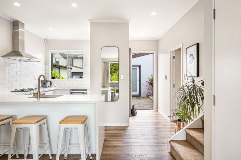 Photo of property in 9s Clearwater Cove, West Harbour, Auckland, 0618