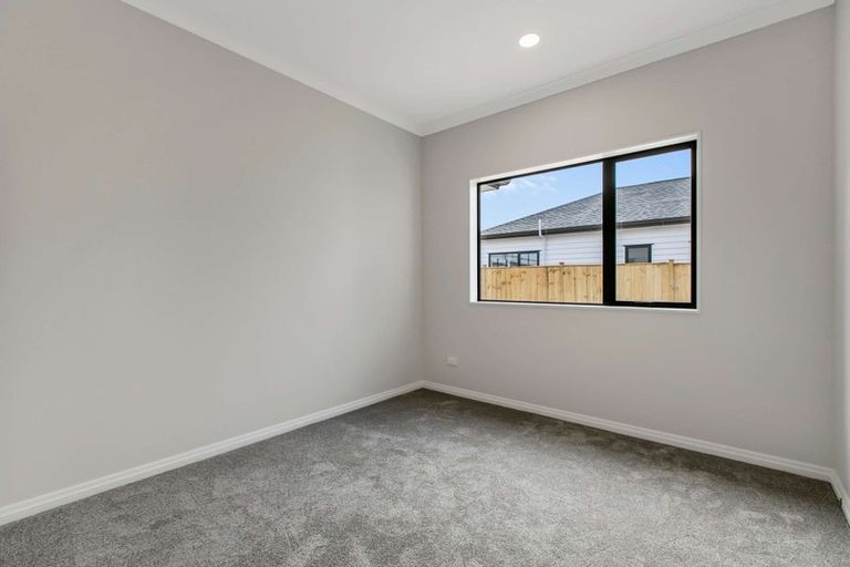 Photo of property in 5 Kakabeak Way, Takanini, 2110