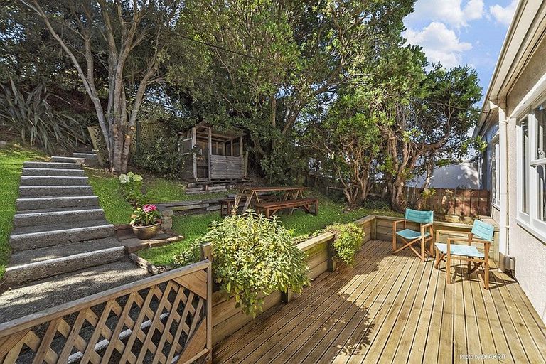 Photo of property in 55 Kinghorne Street, Strathmore Park, Wellington, 6022