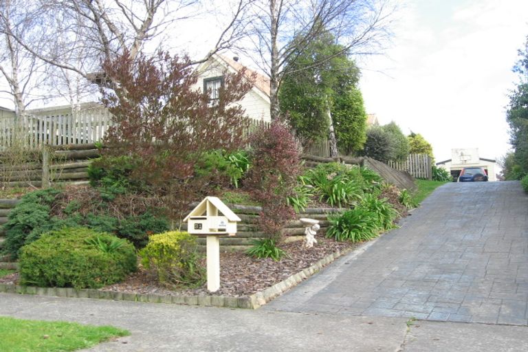 Photo of property in 31 Springdale Grove, Fitzherbert, Palmerston North, 4410