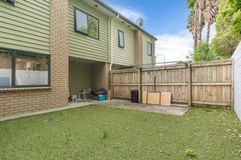 Photo of property in 4 Pangu Way, Mangere, Auckland, 2022