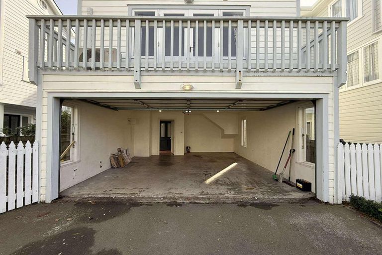 Photo of property in 12c Hobson Street, Thorndon, Wellington, 6011