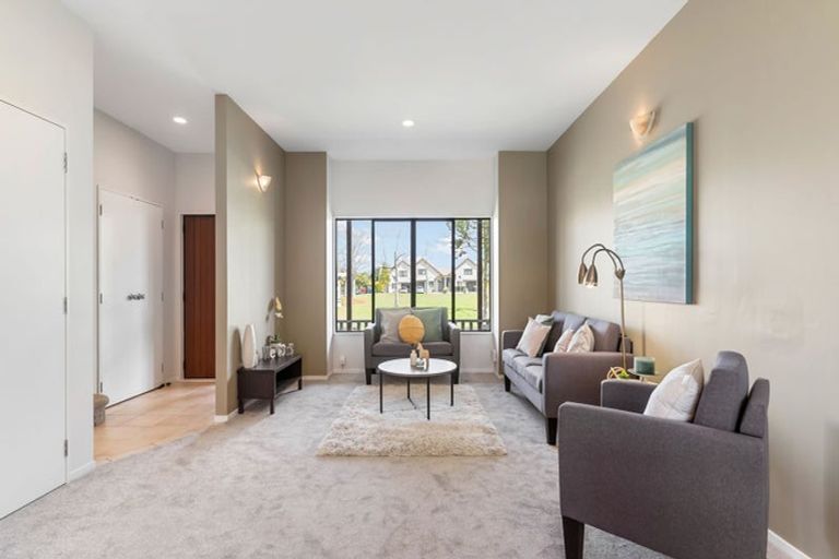 Photo of property in 3/8 Tuscany Way, Te Atatu Peninsula, Auckland, 0610