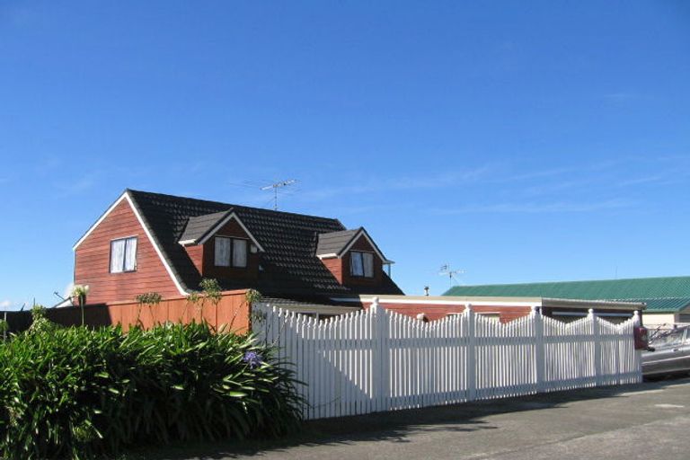 Photo of property in 36 Nalanda Crescent, Broadmeadows, Wellington, 6035