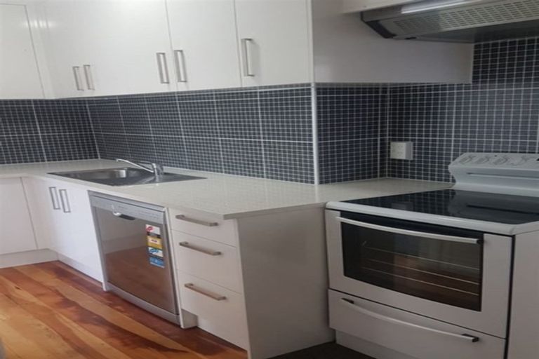 Photo of property in 52 Evans Road, Glen Eden, Auckland, 0602