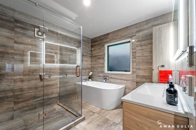 Photo of property in 322b Glenfield Road, Glenfield, Auckland, 0629