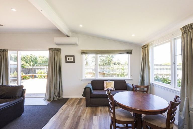 Photo of property in 7 Perrin Place, Kelvin Grove, Palmerston North, 4414