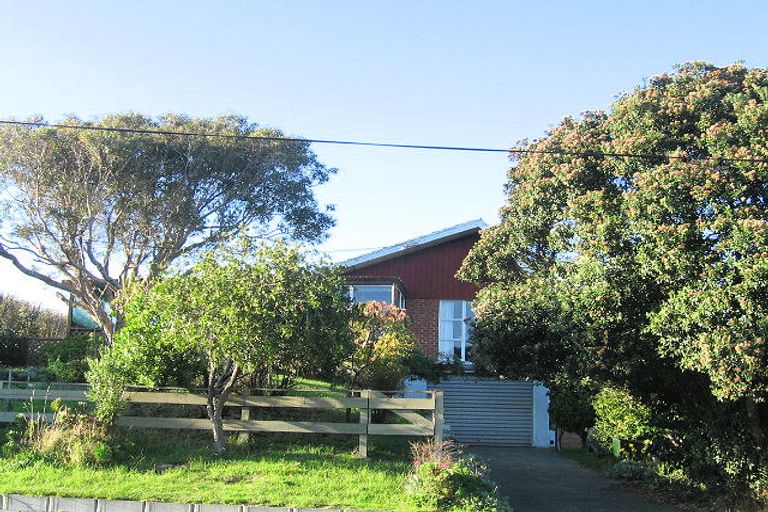 Photo of property in 14 Percival Road, Paraparaumu Beach, Paraparaumu, 5032