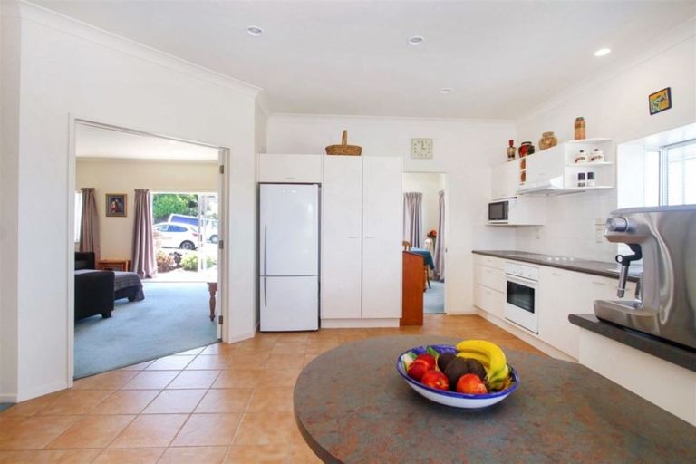 Photo of property in 22 Bluebird Crescent, Unsworth Heights, Auckland, 0632