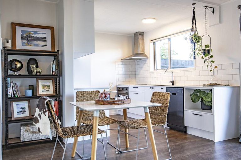 Photo of property in 2/44 Beach Road, Katikati, 3129