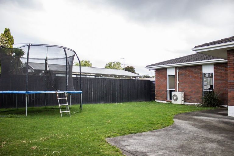 Photo of property in 15 Taikata Road, Te Atatu Peninsula, Auckland, 0610
