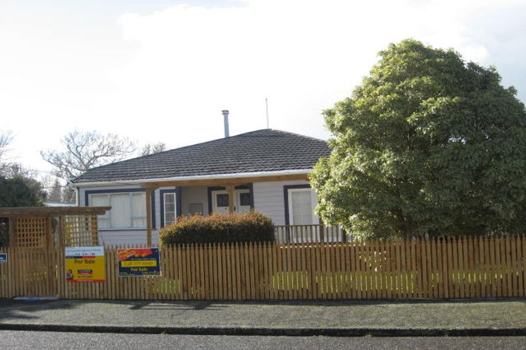 Photo of property in 30 Rhodes Street, Carterton, 5713