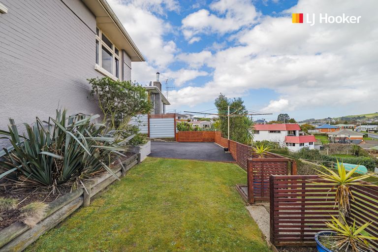 Photo of property in 31 Waldron Crescent, Green Island, Dunedin, 9018