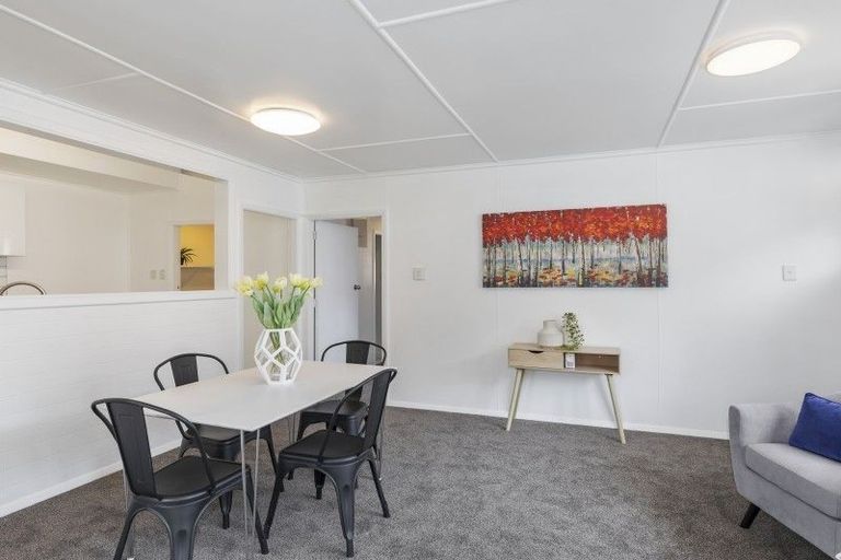 Photo of property in 35 Hanson Grove, Stokes Valley, Lower Hutt, 5019