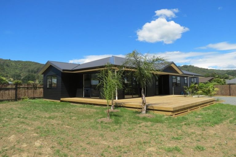 Photo of property in 19 Victoria Street, Coromandel, 3506