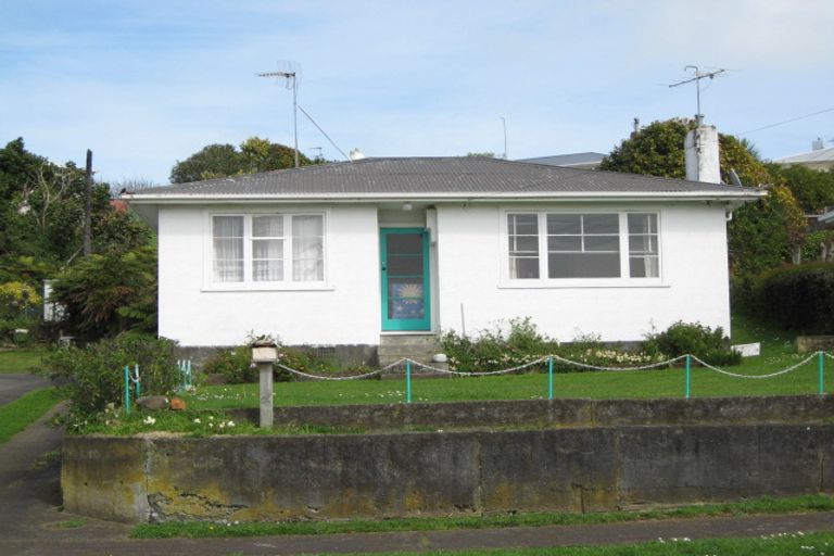 Photo of property in 65 Mould Street, Waitara, 4320