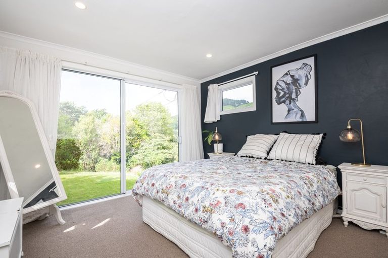 Photo of property in 8 Tui Terrace, Tawa, Wellington, 5028