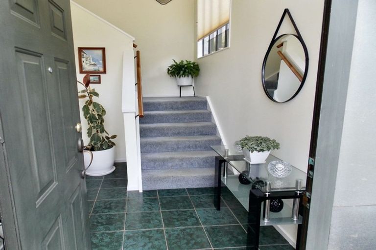 Photo of property in 8 Kauri Lane, Red Hill, Papakura, 2110